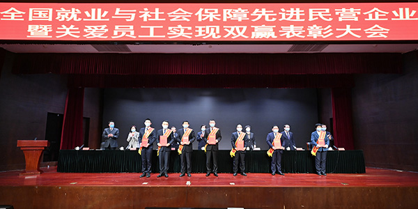 02�£������������������ٻ����¾�ҵ���������Ƚ���Ӫ��ҵ���ƺ�������������.jpg