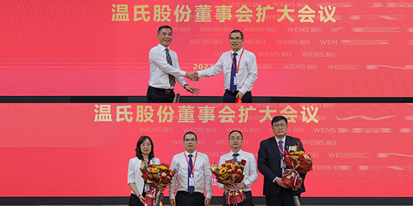 04�£����������������Ľ춭�»��ʮ���ξۻ��ٿ�����������������־��������ѡ��˾�����³���������������Ƹ������������Ϊ��˾�ܲ�-1.jpg